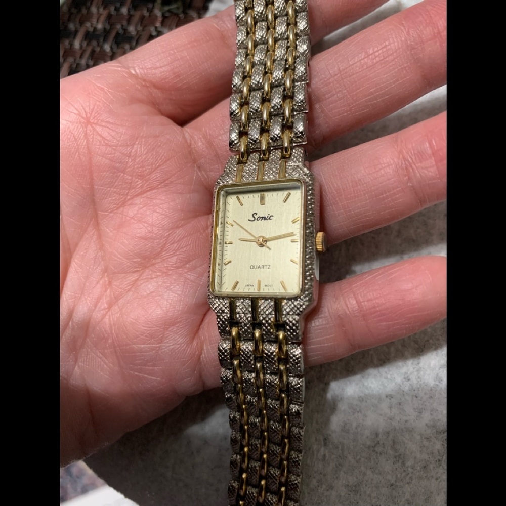 Beautiful elegant looks Sonic brand women watch